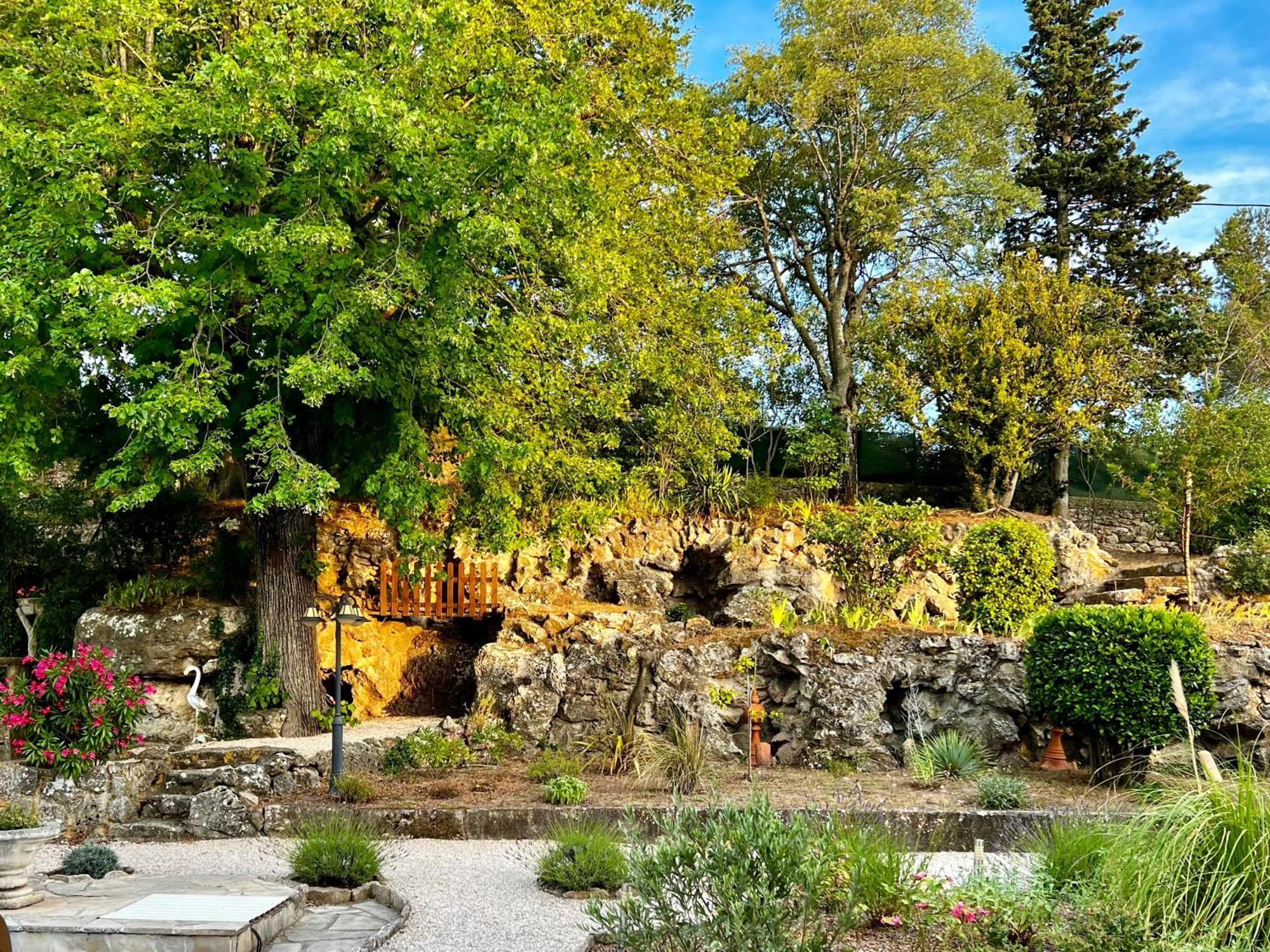 Aux Oiseaux de Provence - Locations de vacances à Lambesc centre Exterior foto