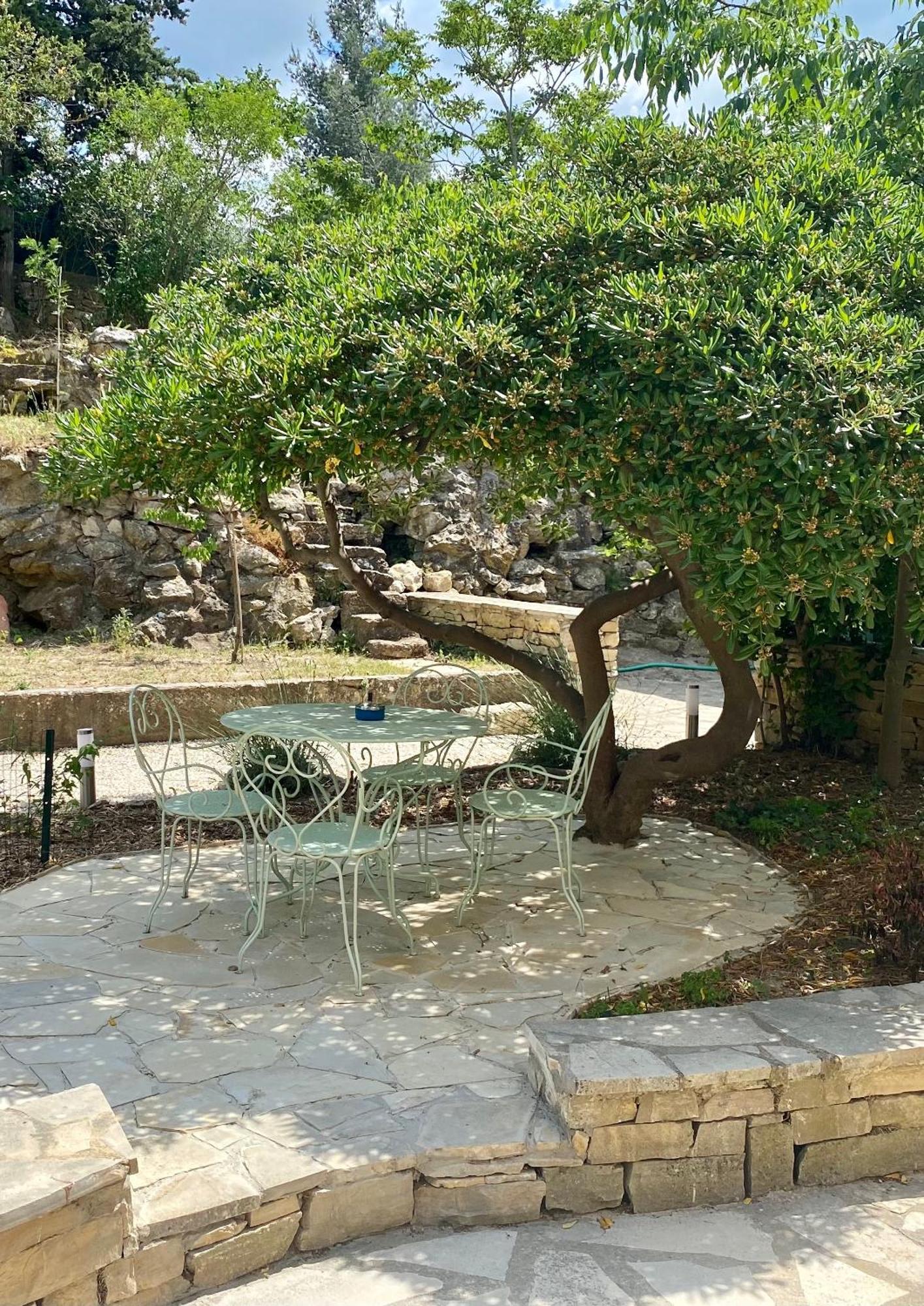 Aux Oiseaux de Provence - Locations de vacances à Lambesc centre Exterior foto